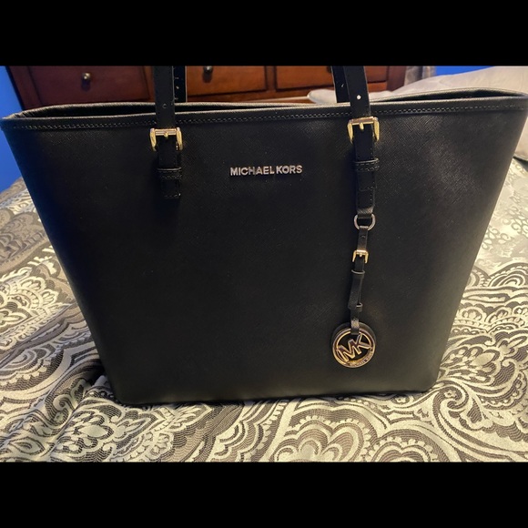 Michael Kors Large Tote - Picture 1 of 7
